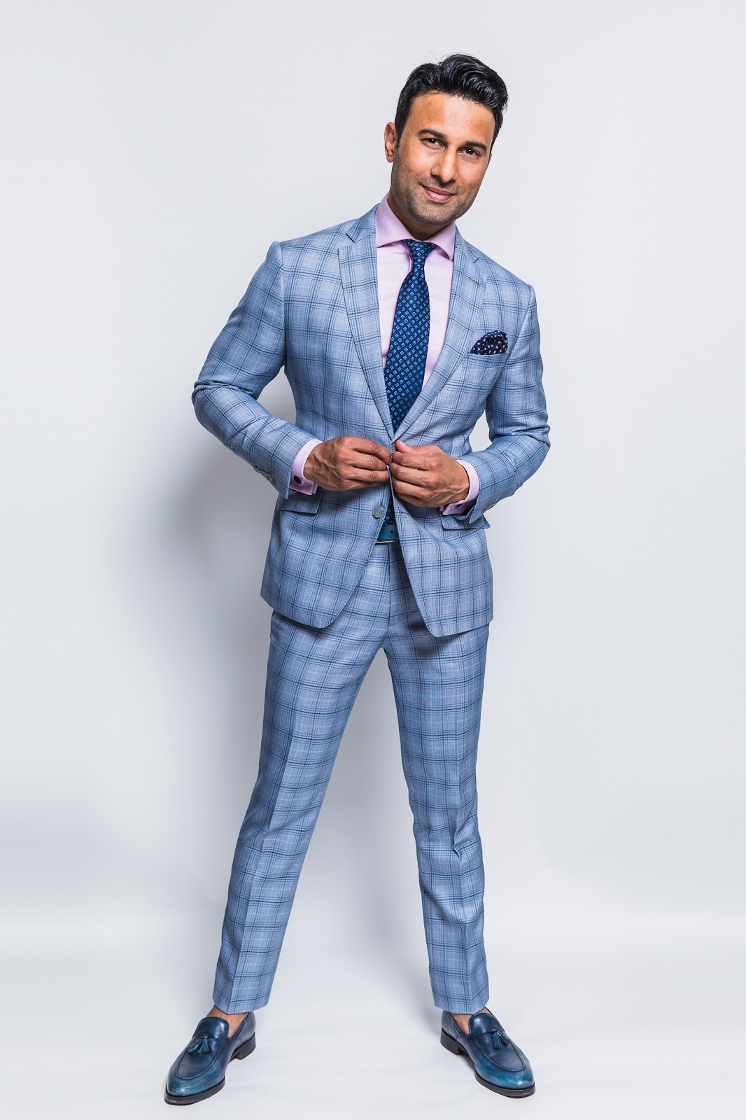 jatin-montagio-blue-suit-pink-shirt