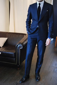 Navy blue best sale suit black shoes