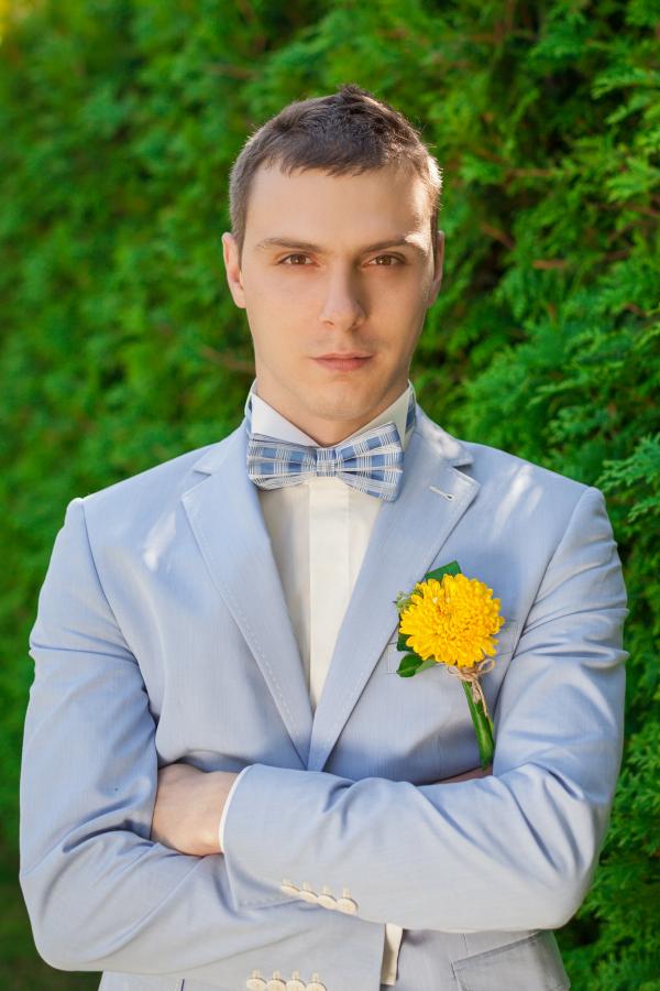 Do guys wear boutonnieres to weddings sale